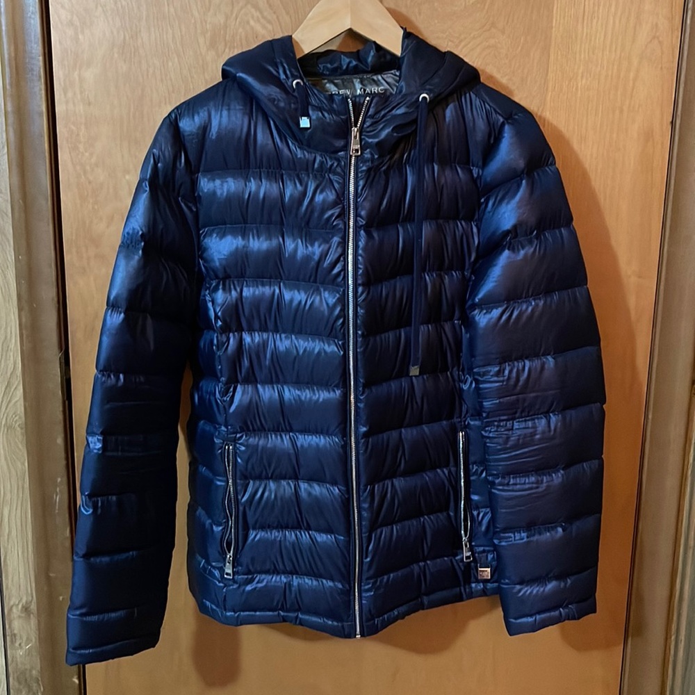 Women’s sz L Andrew Marc Navy down jacket